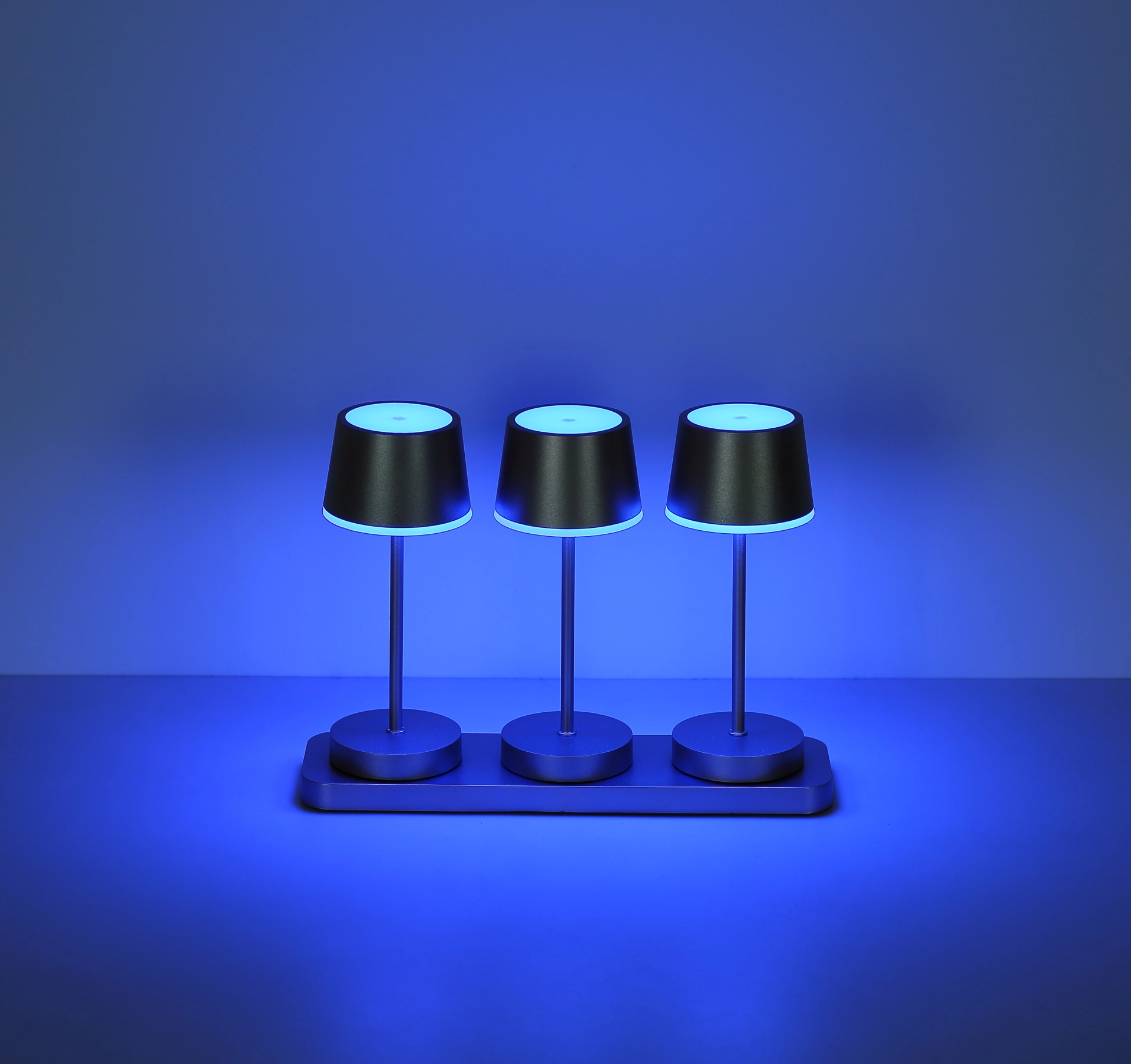 Tischleuchte DAWSON mit drei Leuchten, Metallgestell, champagnerfarbene Lampenschirme, Globo Handels GmbH