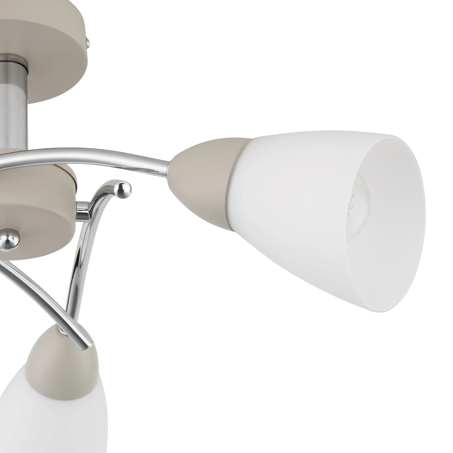 Detailaufnahme der PAULA Deckenleuchte aus Metall sandfarben matt mit opalweißen Glas-Schirmen; Produkt 61800343 von Globo Handels GmbH – moderner Chrom-Arm, elegantes Design.
