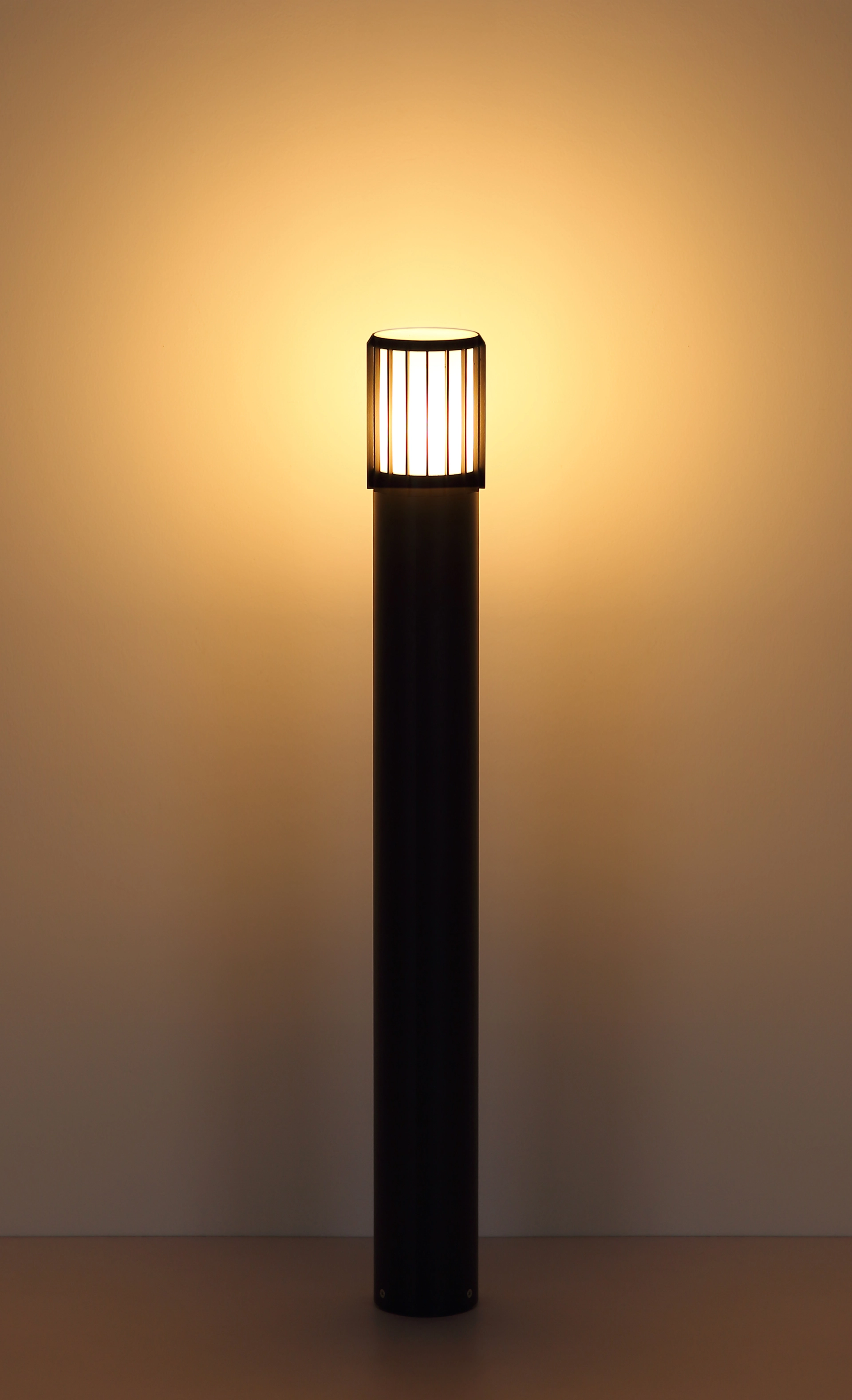 Außenleuchte MERVIN aus Aluminium anthrazit matt mit opal Kunststoff-Diffusor, Globo.