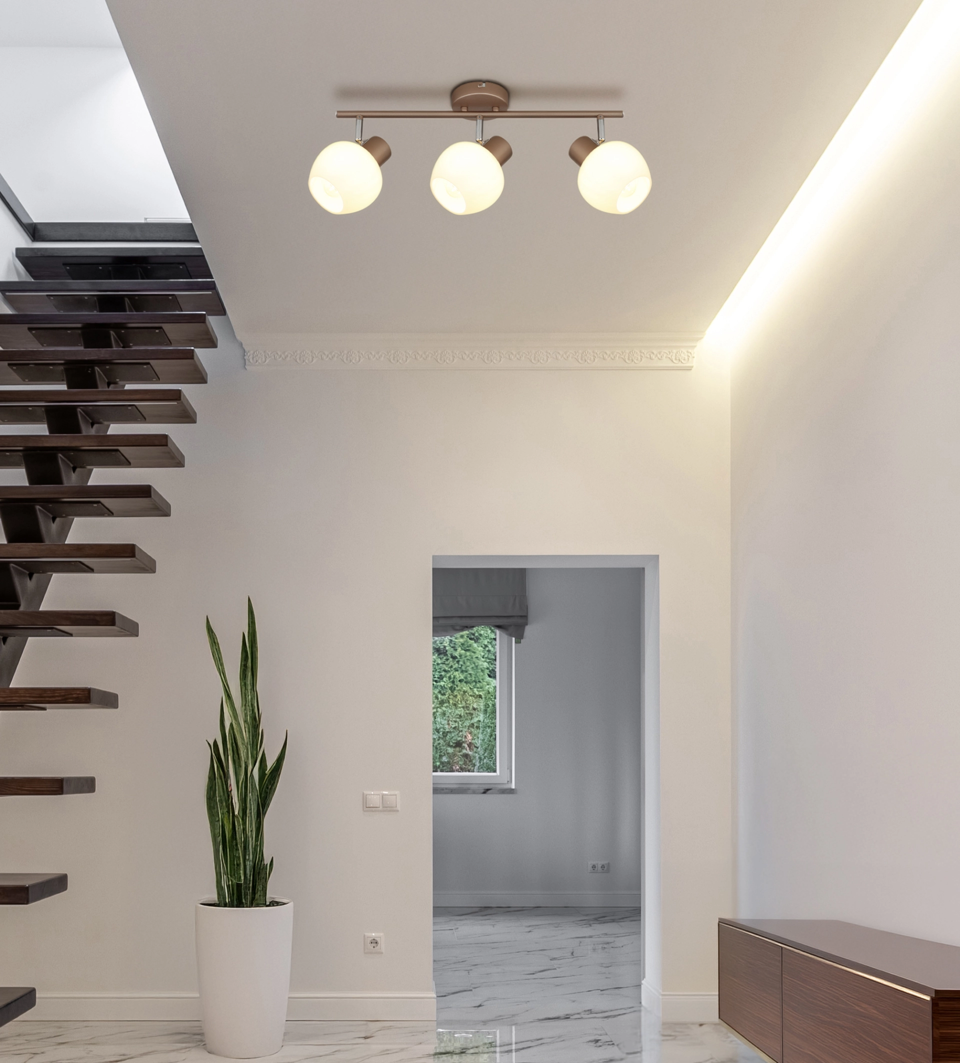 Wohnraum mit Deckenstrahler EILEEN, 3-flammig auf gerader Schiene; Metall kaffeefarben matt mit verchromten Details, opale Glasschirme für blendfreies Licht – Modell 54662-3 von Globo Handels GmbH