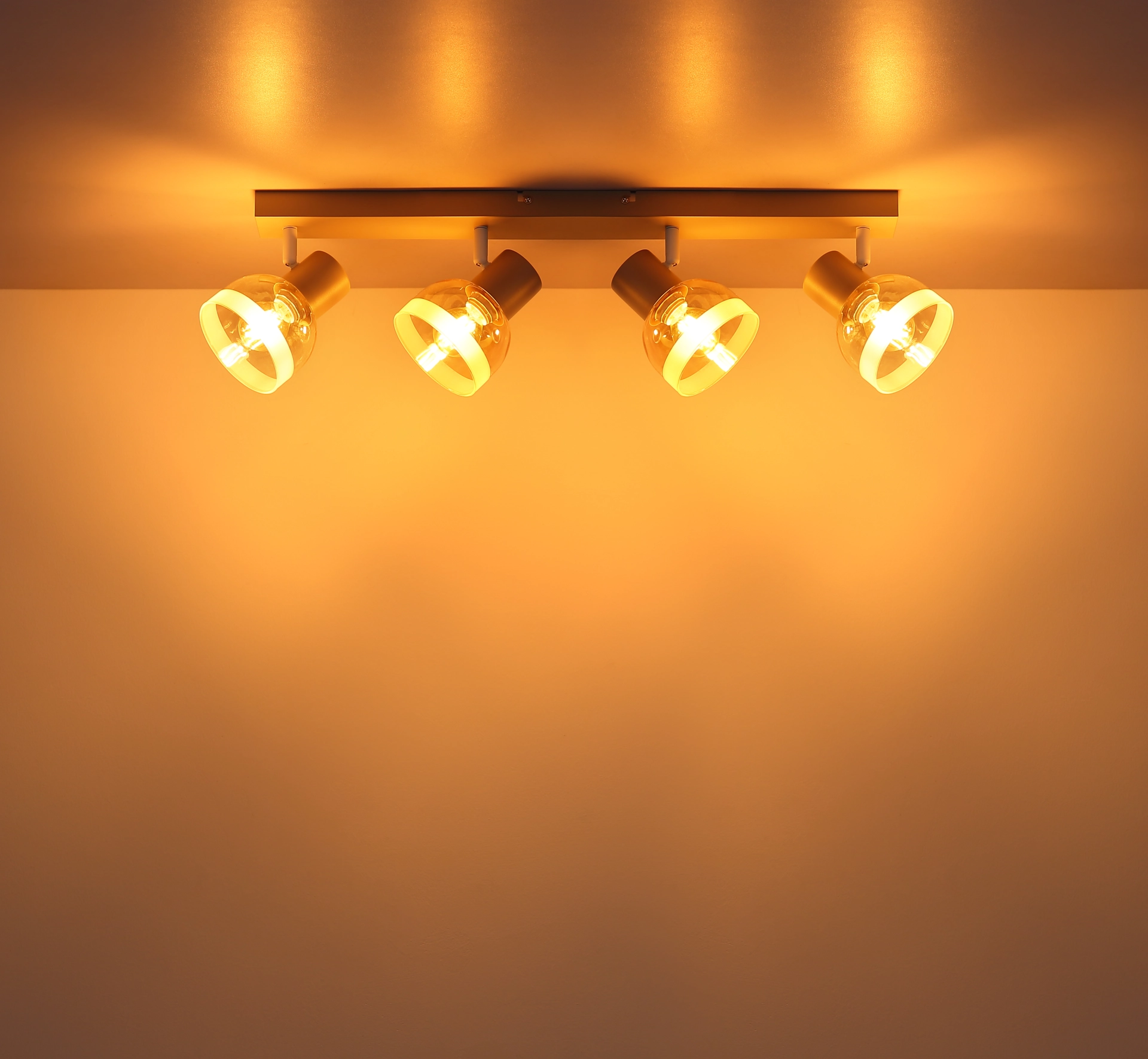 Deckenstrahler KAIRO, 4-flammig, warmes Licht; Metall sandfarben matt mit amberfarbenem Glas; Produktfoto von Globo Handels GmbH, Modell 54048-4SA