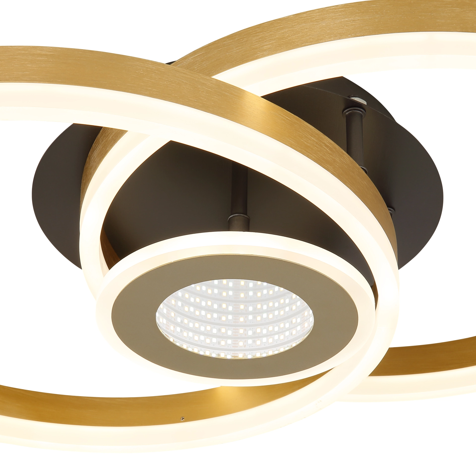 Detailaufnahme der LED-Deckenleuchte ELORIA mit ringförmigen, goldfarben gebürsteten Lichtbändern und schwarzer Basis; Aluminium, warmweißes LED-Licht; Hersteller Globo Handels GmbH; Modell 67385-42