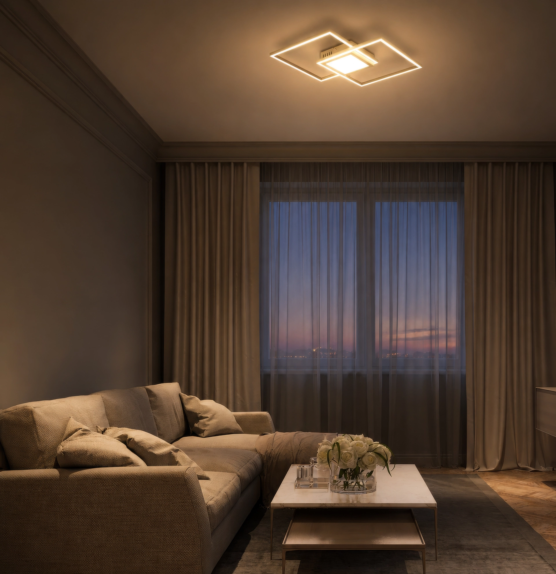 Wohnzimmer mit montierter SAUNDERS Deckenleuchte von Globo Lighting: zwei versetzte Quadratrahmen in matter Sandoberfläche, warmes Licht; CCT-Farbwechsel und dimmbar – ideal für Wohn-, Schlaf- und Flurbereiche.