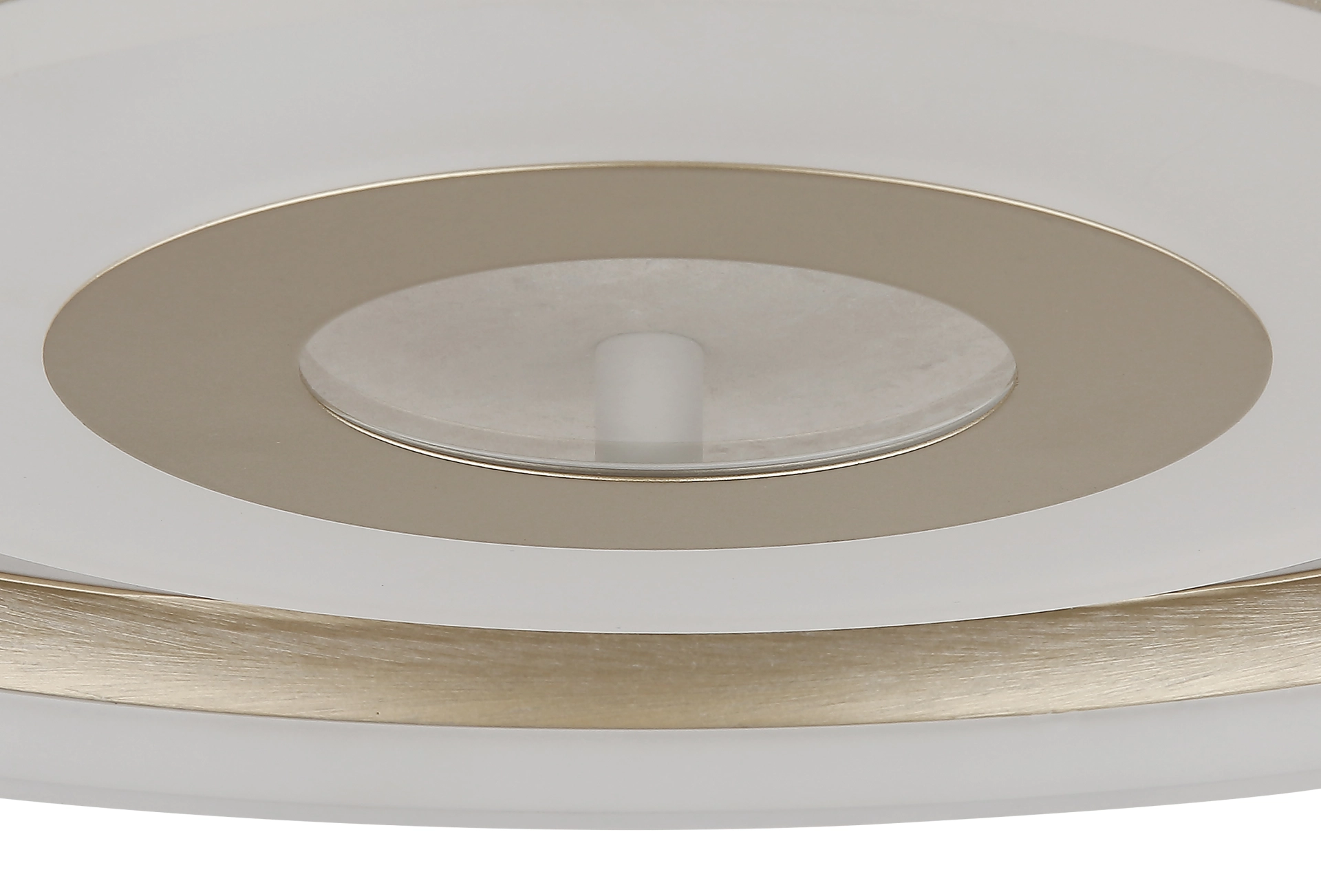 Nahaufnahme der runden Deckenleuchte CARDENAS aus Metall champagnerfarben matt mit opalem Acryl-Diffusor; Designring und zentrale Abdeckung sichtbar – Globo Handels GmbH, Modell 48571-24