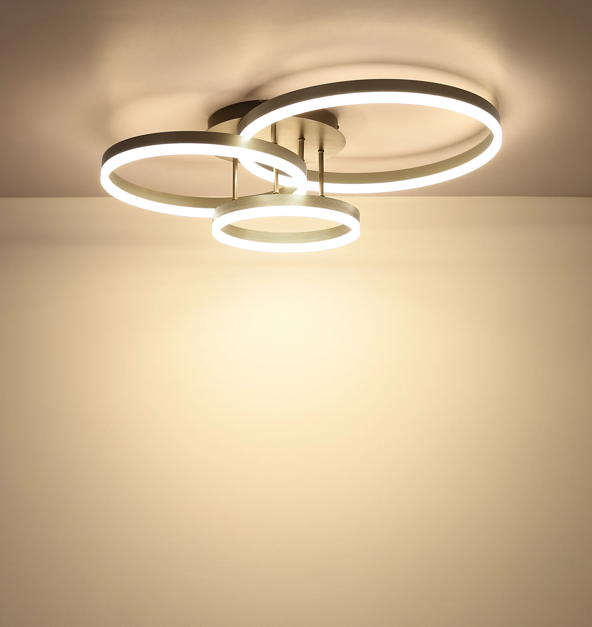 ELORIA LED-Deckenleuchte in Aluminium gebürstet (Modell 67385A-55) von Globo Handels GmbH, moderne runde Ringleuchte, warmweiß leuchtend an der Decke – Produktfoto