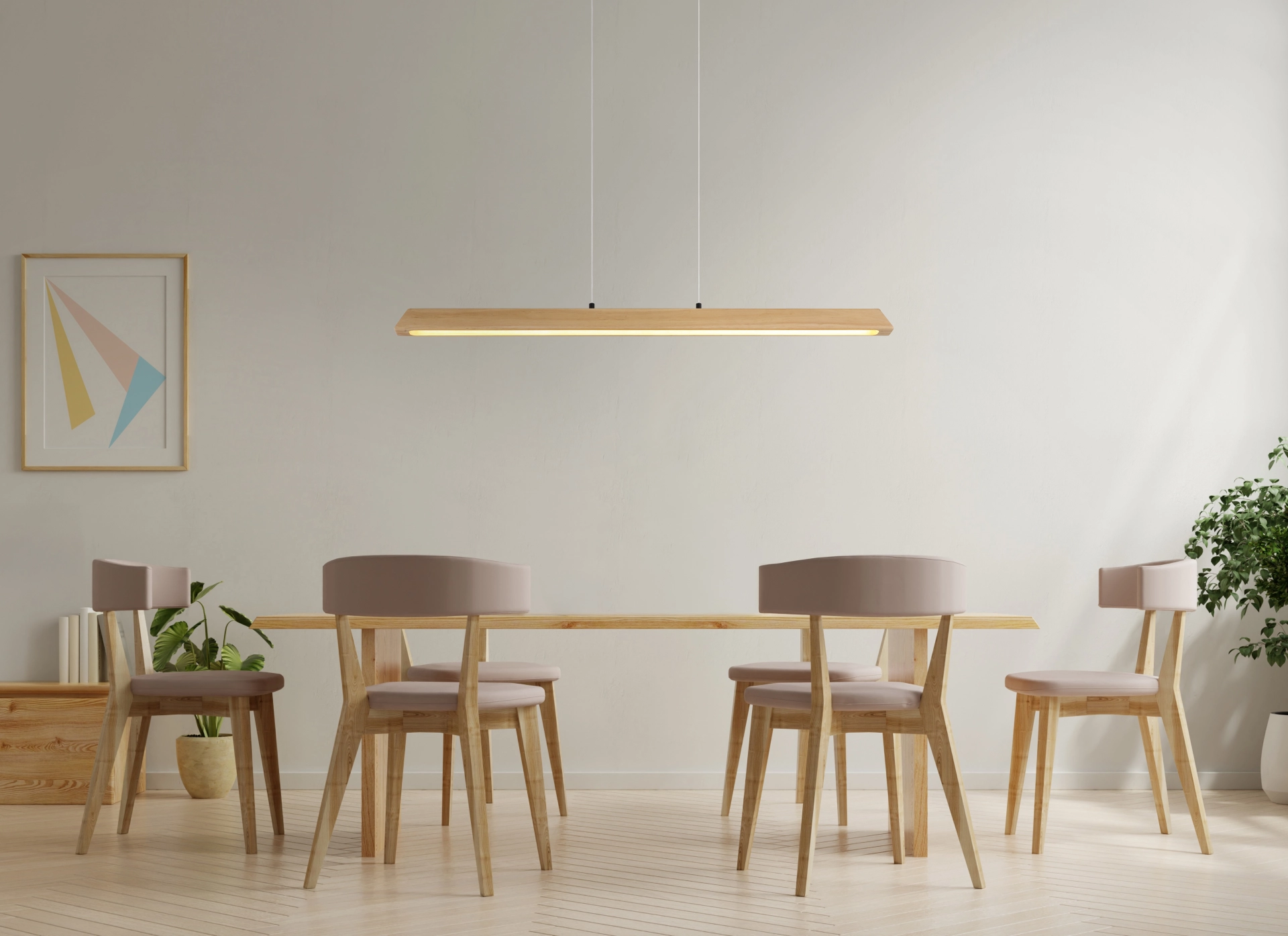 Hängeleuchte MELBA über Esstisch: länglicher Holzbalken in Natur, Korpus schwarz matt/verchromt, opales Lichtband; stufenlos dimm- und farbvariabel mit Memory – stilvolles Licht für Dining & Living, Hersteller Globo Handels GmbH.