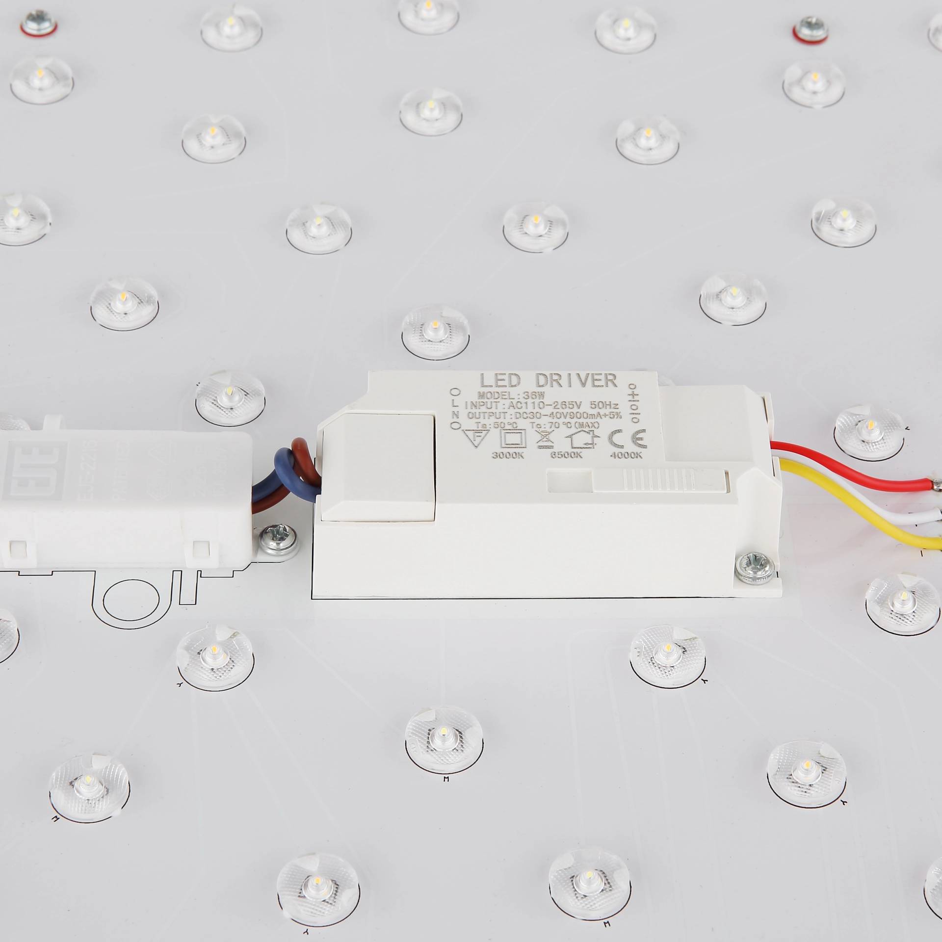 Nahaufnahme LED Platine mit Magnet von Globo Handels GmbH, kompatibel mit 15968D1 und 15995D1; LED-Module mit integriertem Treiber, ideales Ersatzteil/Upgrade für Leuchten